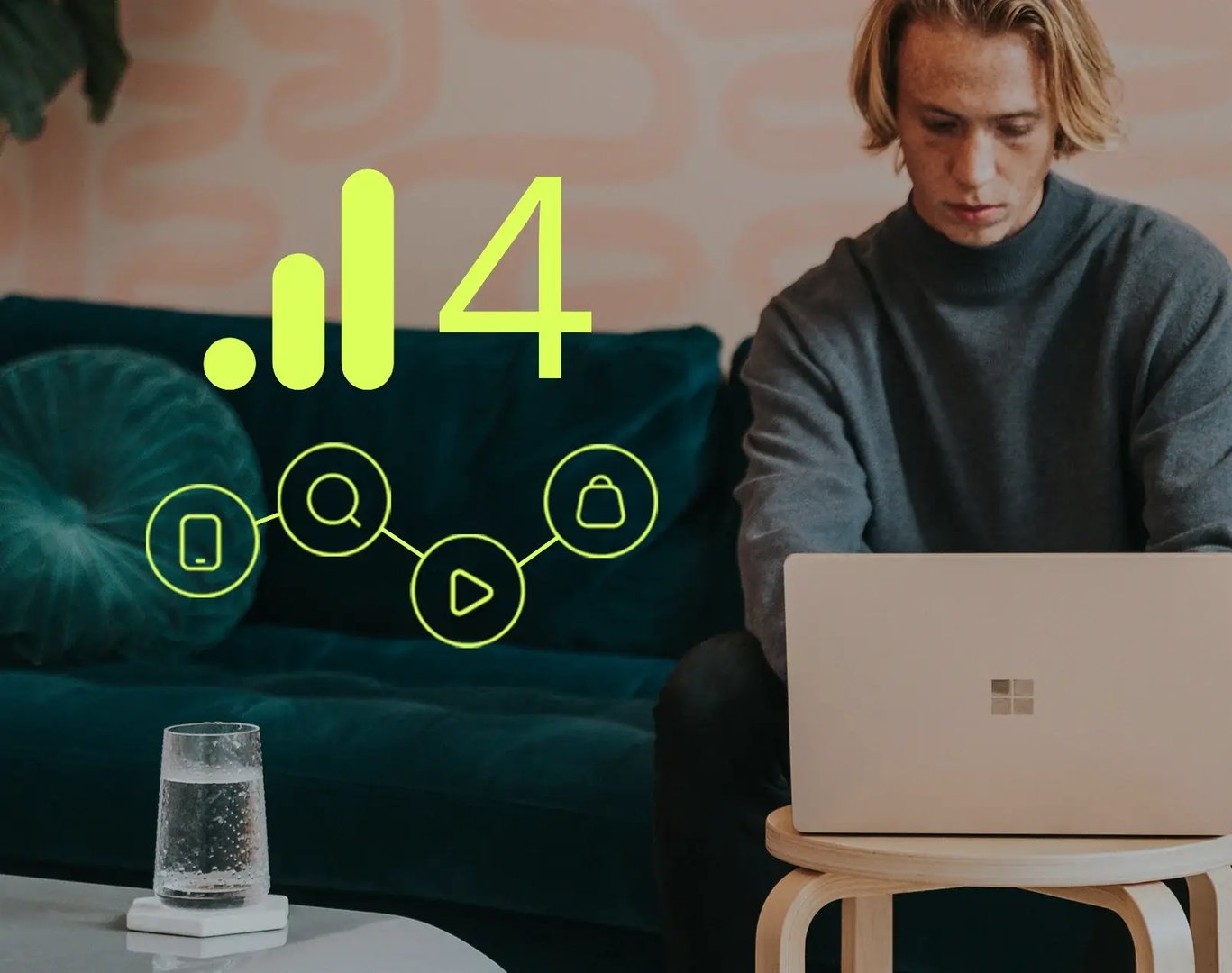 Man som sitter vid en dator Google analytics 4