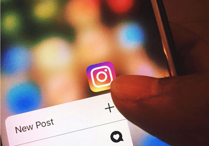 Instagram-ikon mot en blurrig bakgrund
