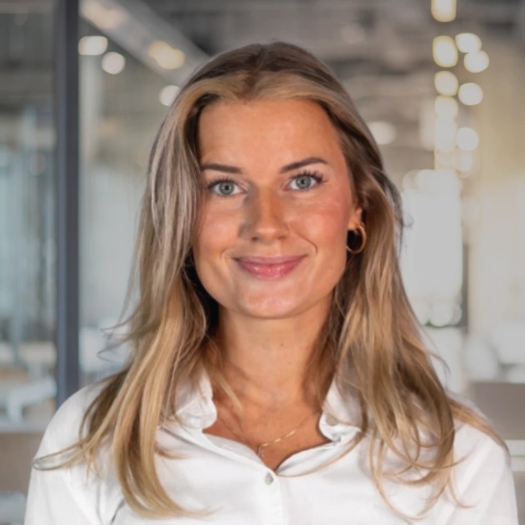 Muotokuva Kajsa Uhlinista, SEO-asiantuntija Robinilla